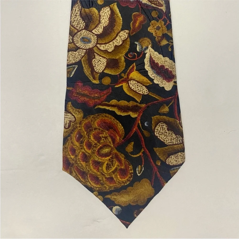 Vintage BARNEY’S NEW YORK Bold Black Floral Abstract All Silk Classic Tie, 3.75”